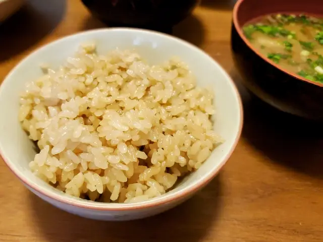 第3位：さくらごはん（醤油味で具はない炊き込みご飯※給食のメニュー）（1,100票）