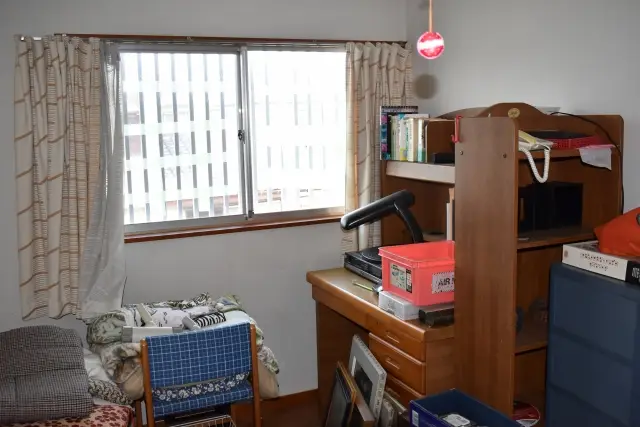 第8位：自分の部屋が物置になっている（83票）