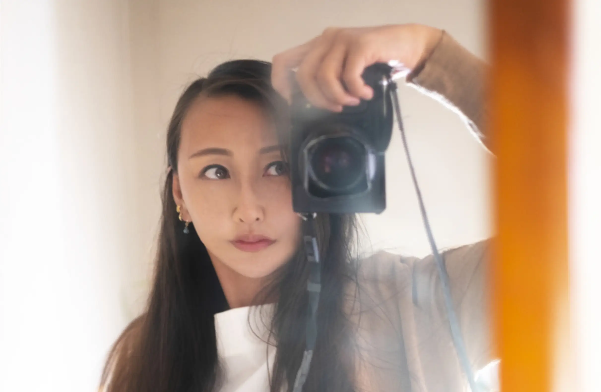 第8位：鏡越しに一眼レフで自撮りをした写真を使っている（46票）