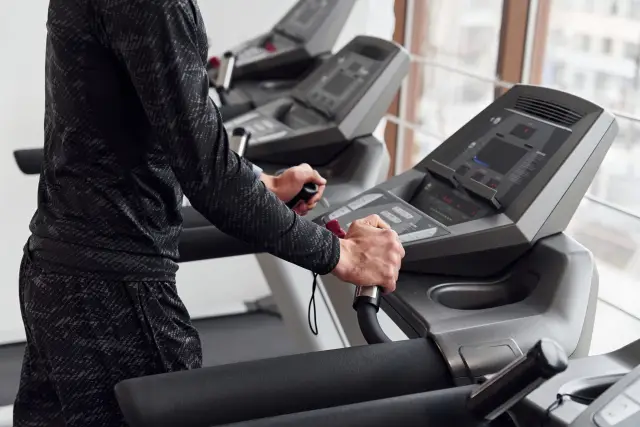 第3位：「お金を出せば続けられる」とすぐ有料サービスに申し込む人（200票）