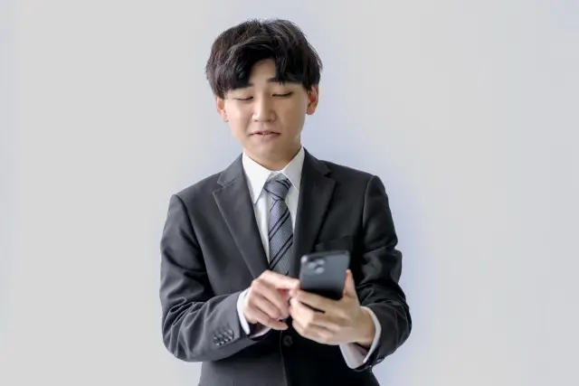 第10位：こちらの返信を待たずに連絡してくる（44票）