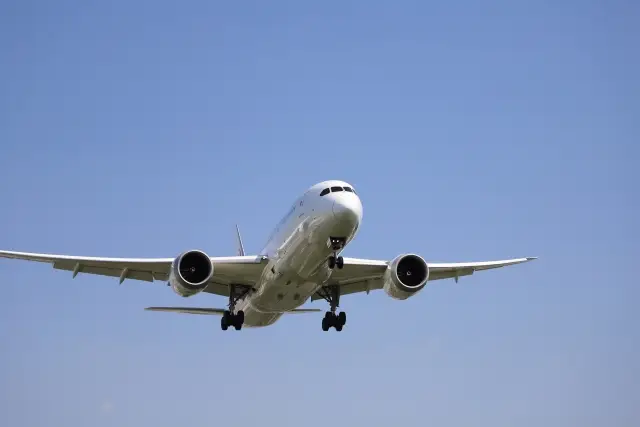 第8位：航空会社（288票）