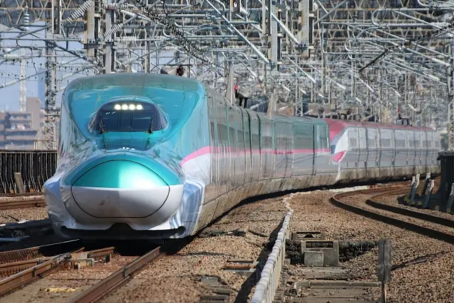 第2位：公共交通機関（734票）