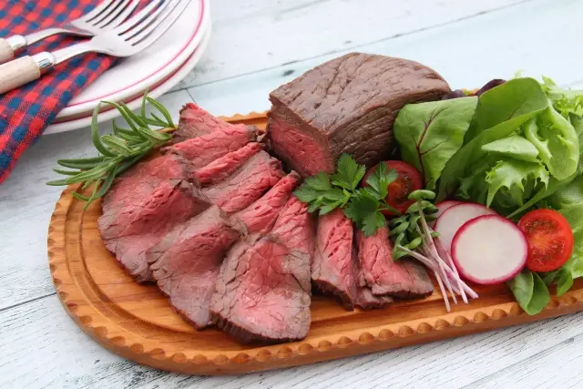 第4位：牛肉（すき焼き風、プルコギ風、ローストビーフなど）（256票）